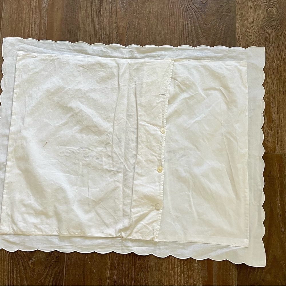 Elegant White Embroidered Pillowcase 22/28 inches - Picture 9 of 9